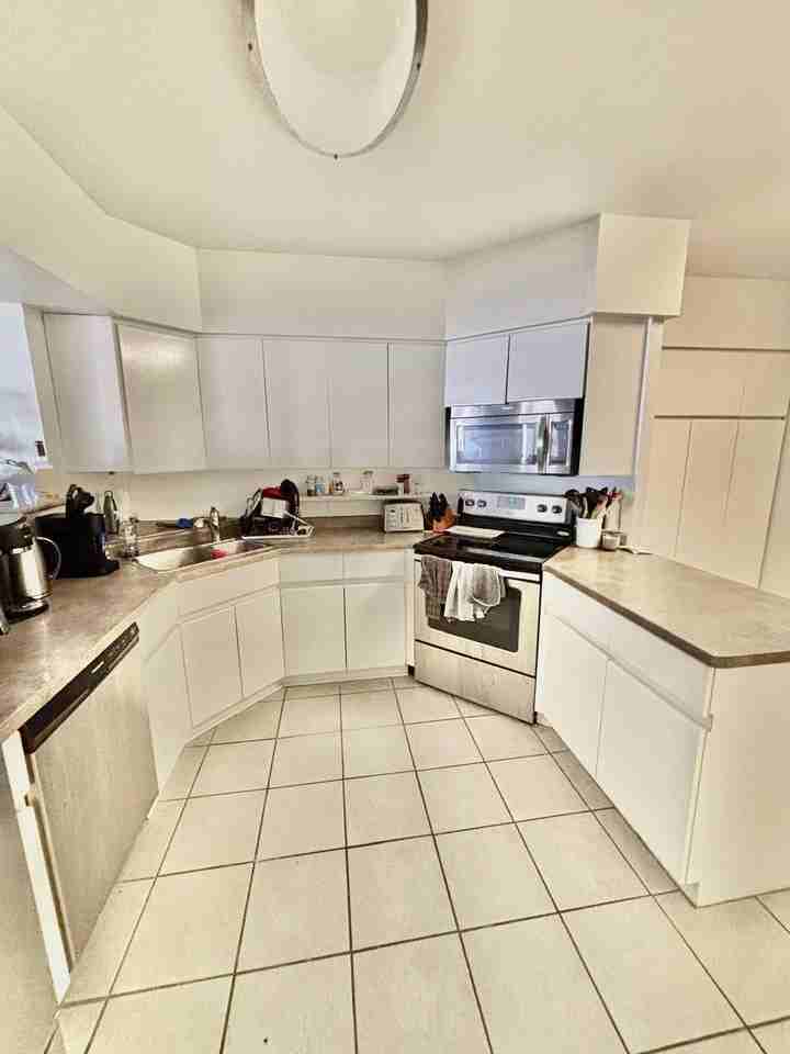 1808-695 Richmond Street - Photo 2 of 10