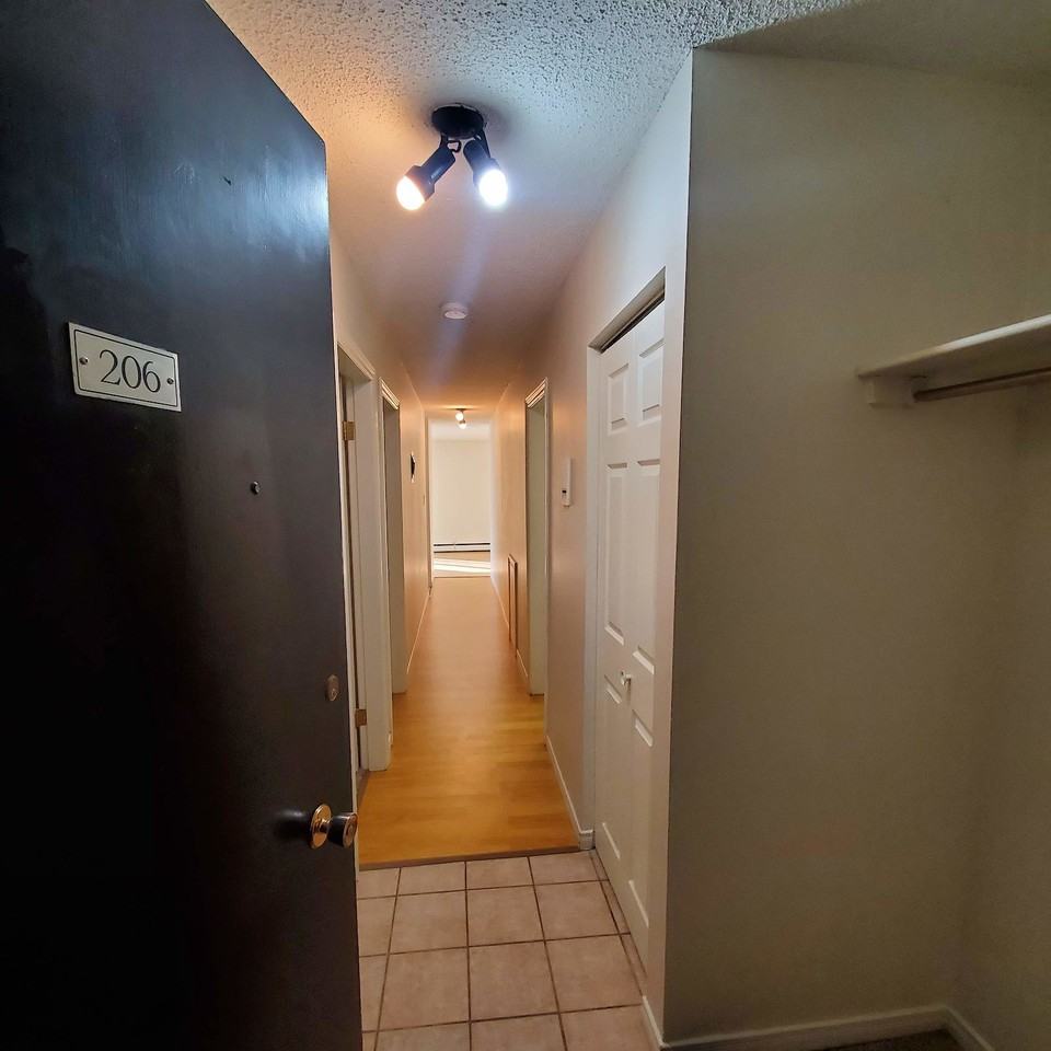 1724 10a St Sw - Photo 2 of 19