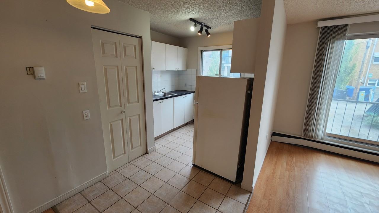 1724 10a St Sw - Photo 4 of 12