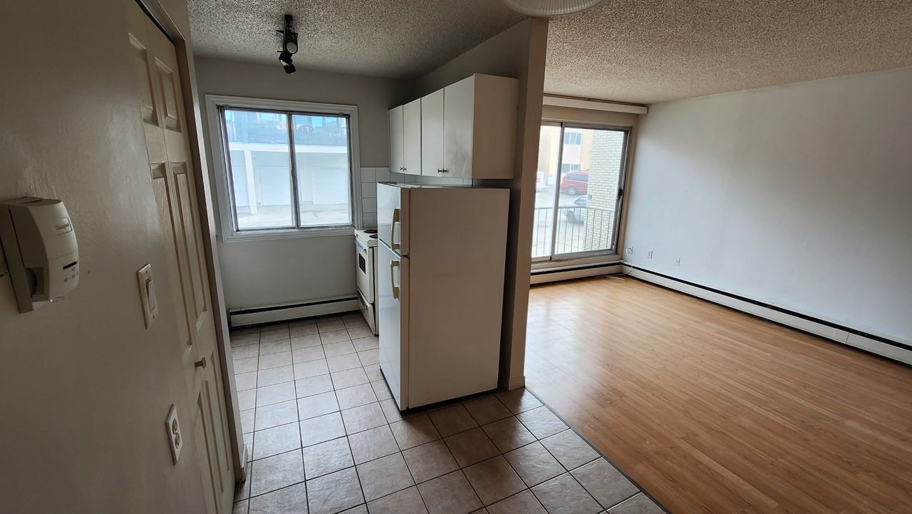 1724 10a St Sw - Photo 5 of 12