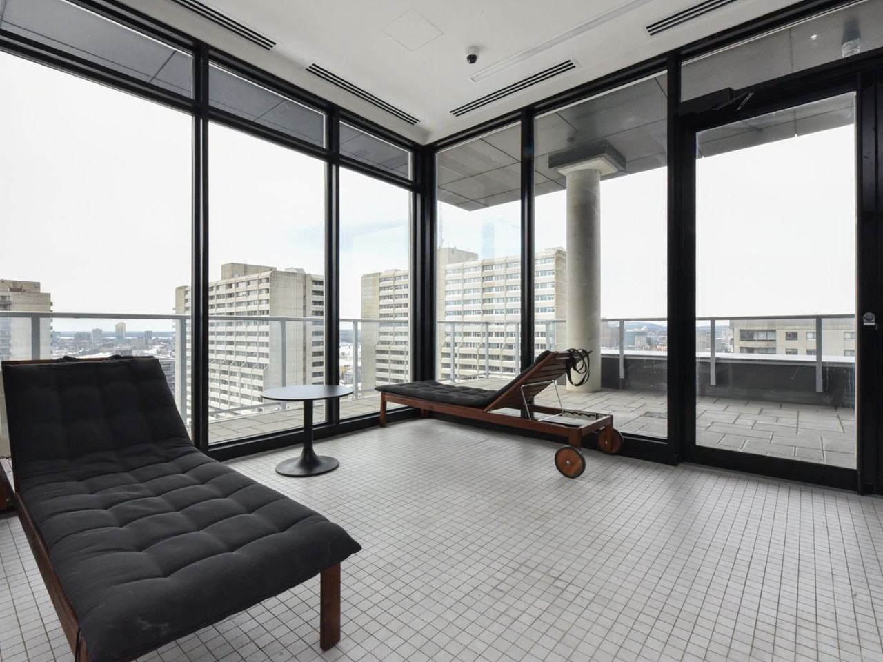 255 Bay St - Photo 7 of 49