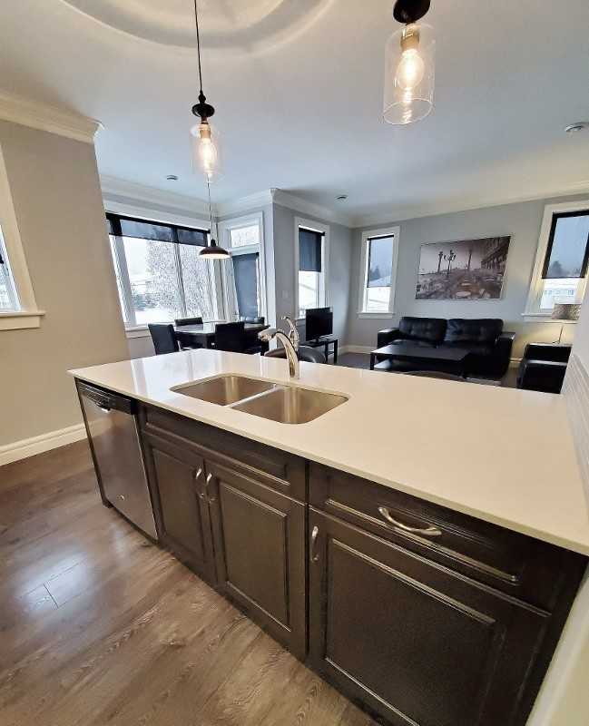 301 915 10 St - Photo 3 of 15