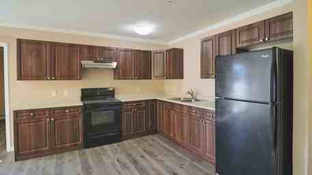 5202 49 St - Photo 4 of 16
