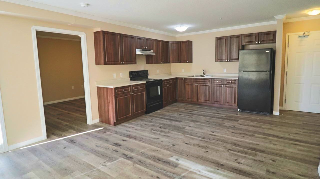 5202 49 St - Photo 2 of 9