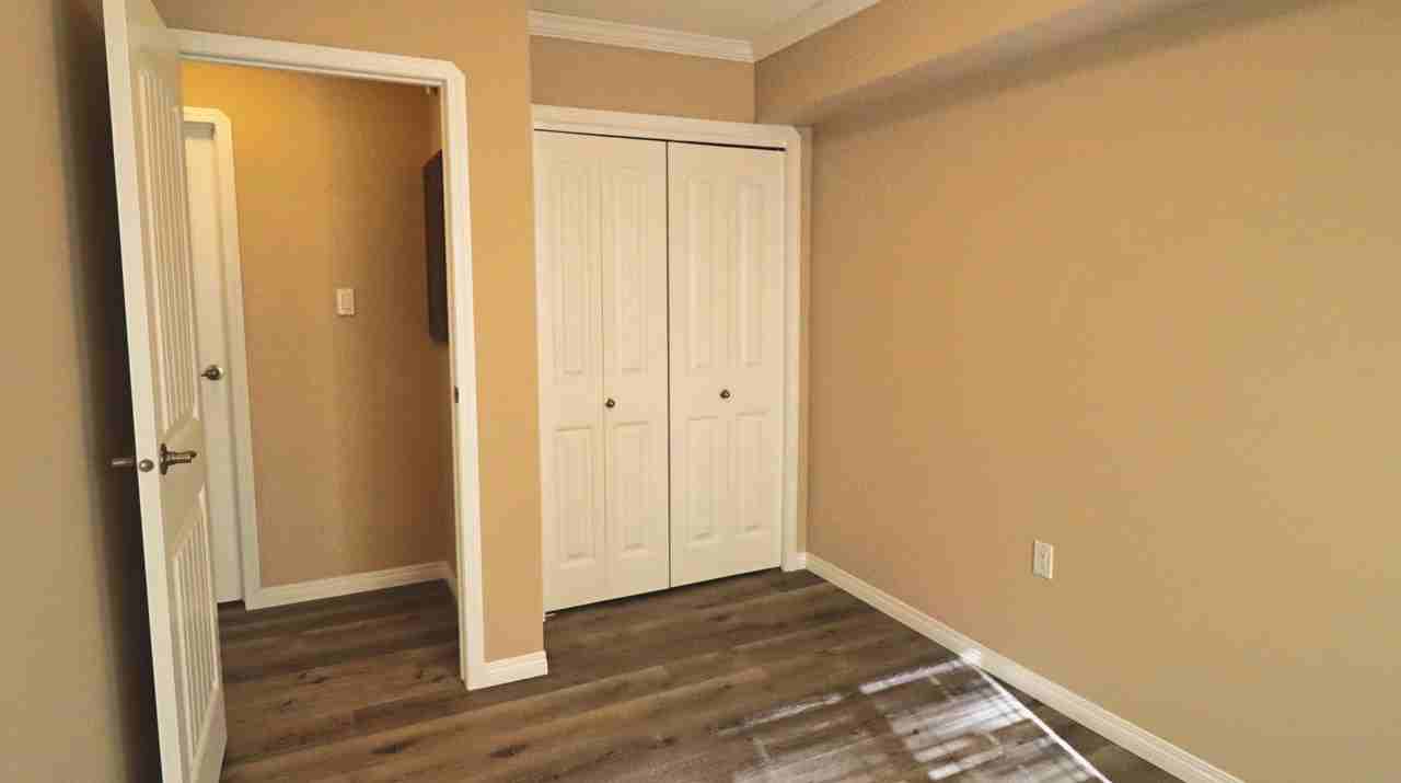 5202 49 St - Photo 4 of 9