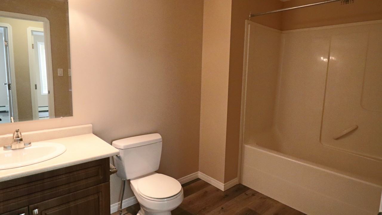 5202 49 St - Photo 6 of 9
