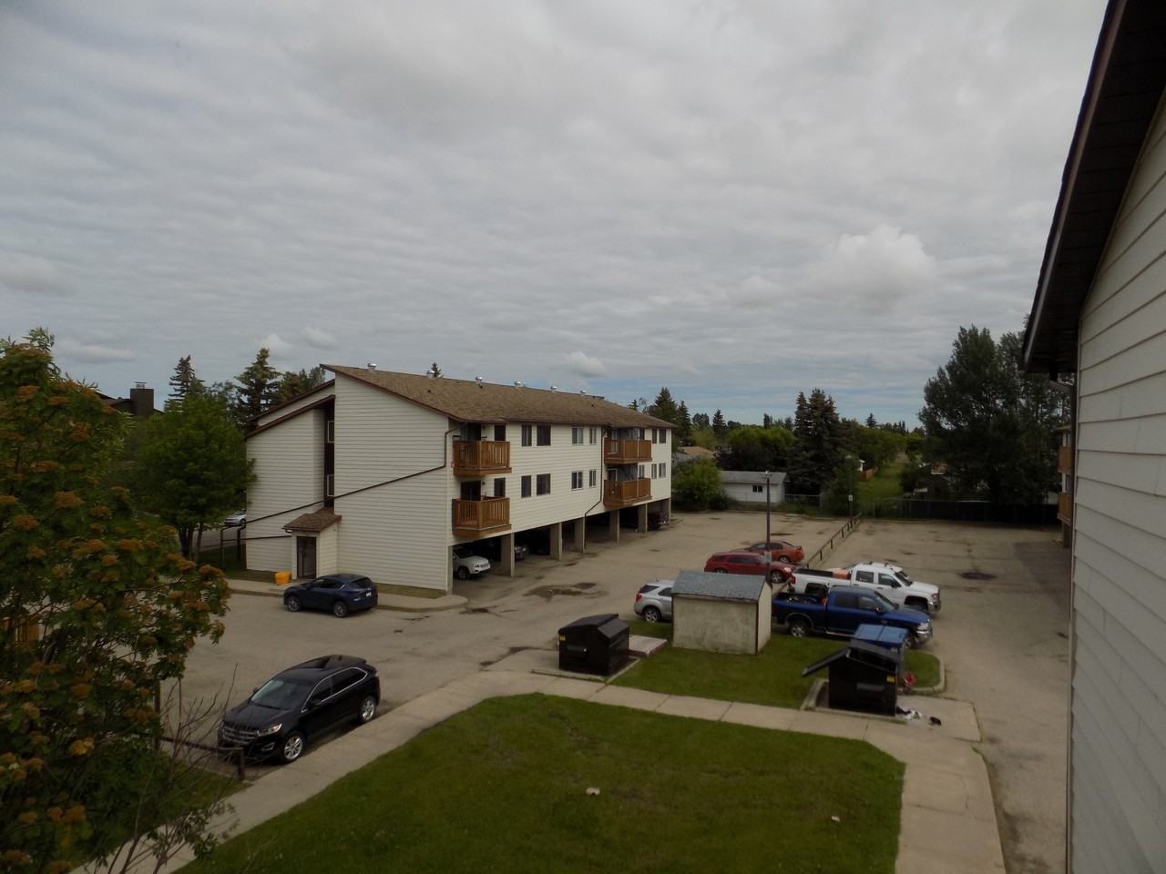 8111 96 St - Photo 4 of 19