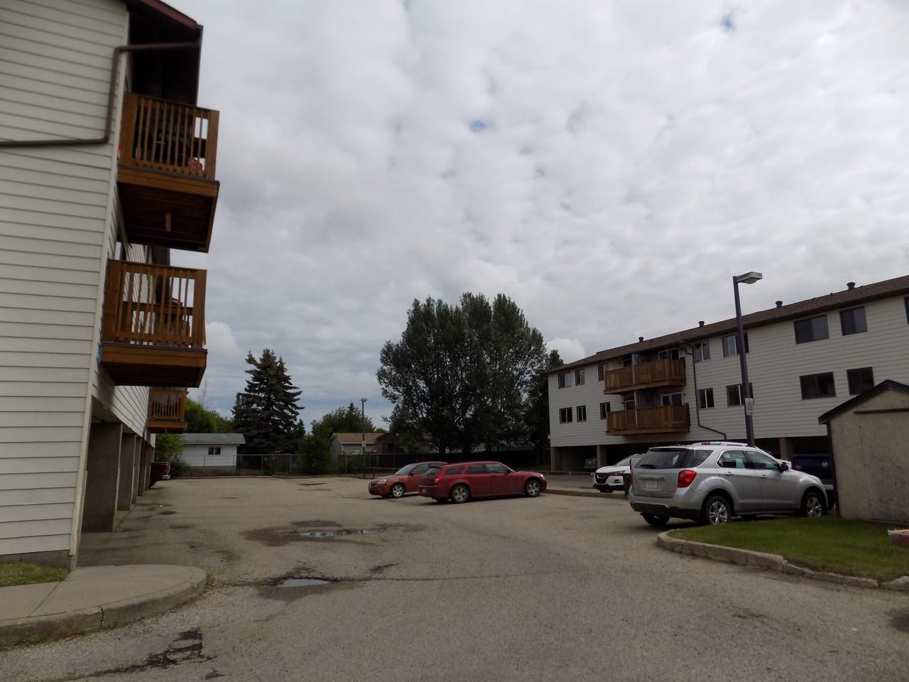 8111 96 St - Photo 7 of 19
