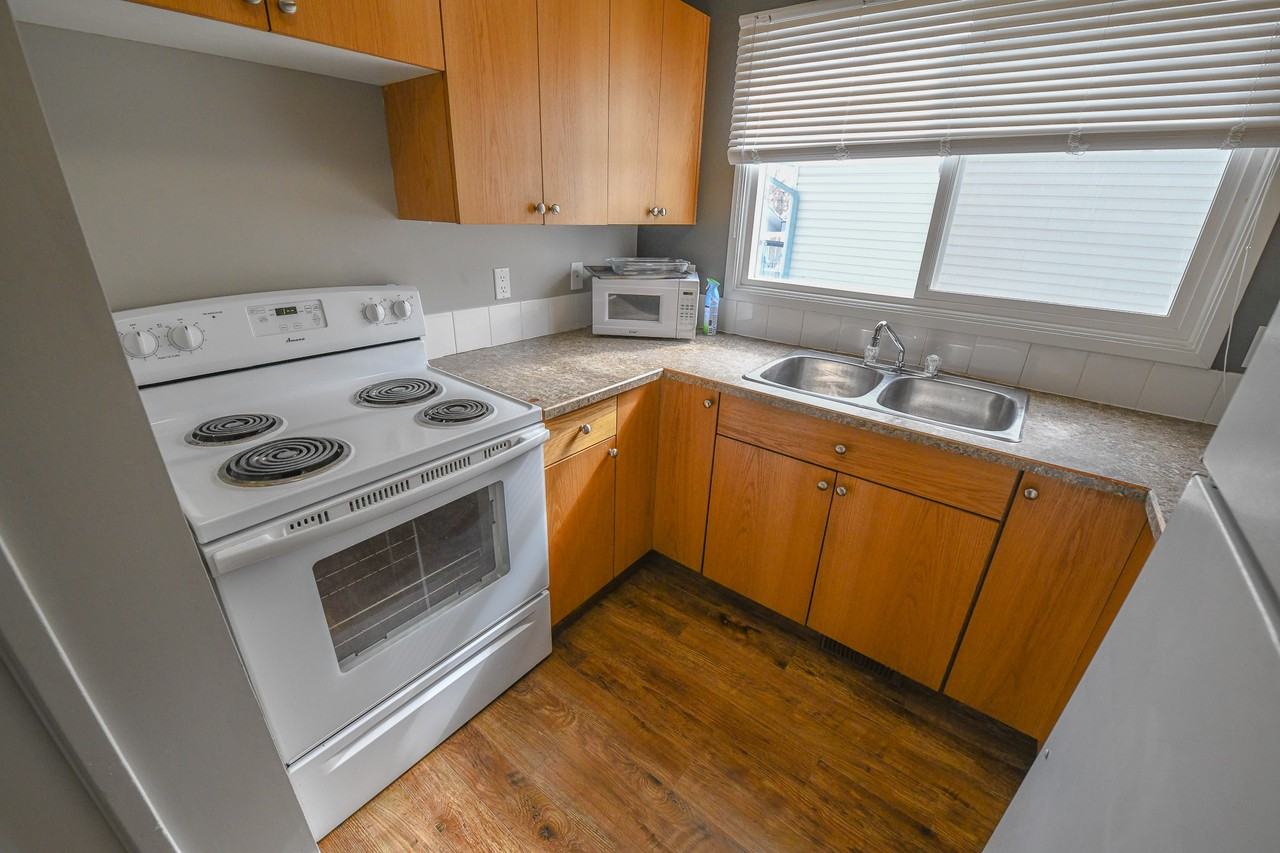 9805 92a St - Photo 7 of 14