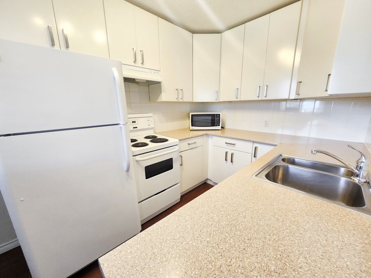 3409 Centre St Nw - Photo 6 of 13