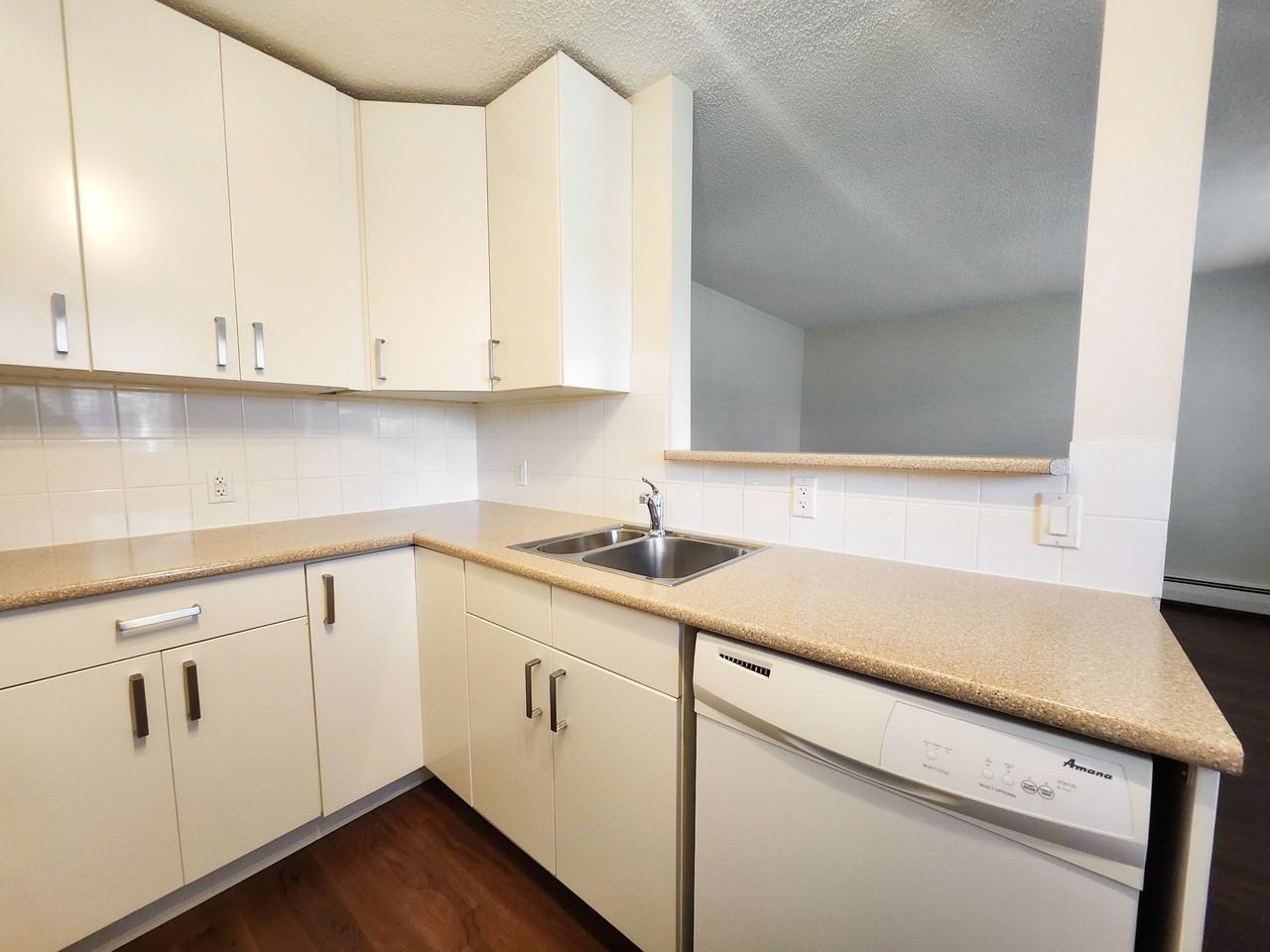 3409 Centre St Nw - Photo 7 of 13