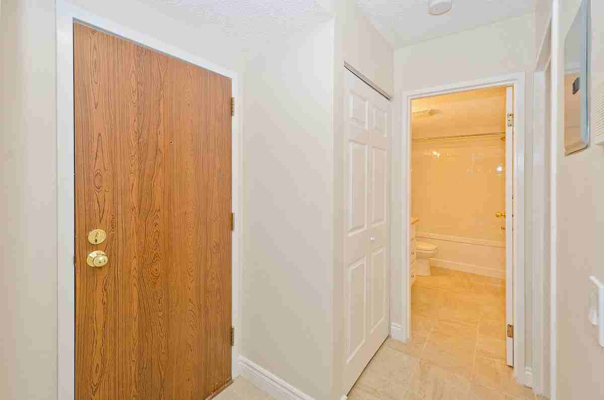 247 20 Avenue NE - Photo 3 of 13