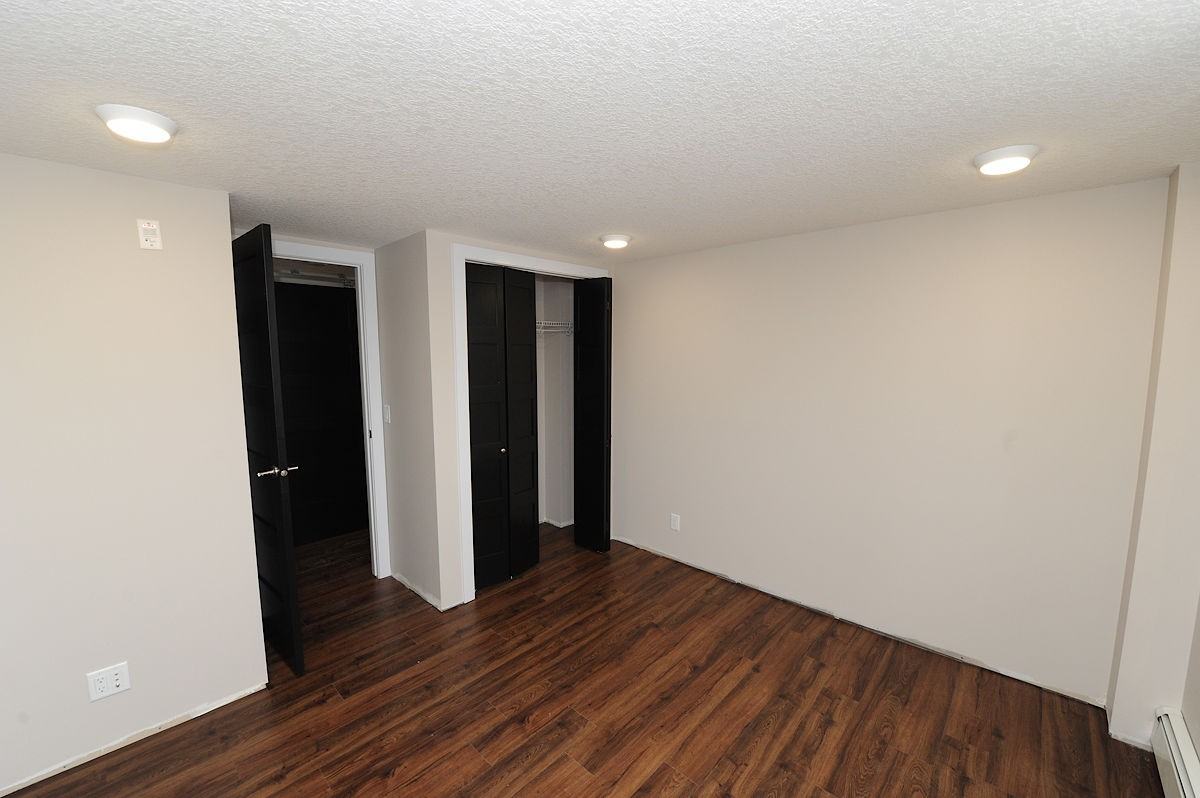 1640 12 Ave Sw - Photo 3 of 12
