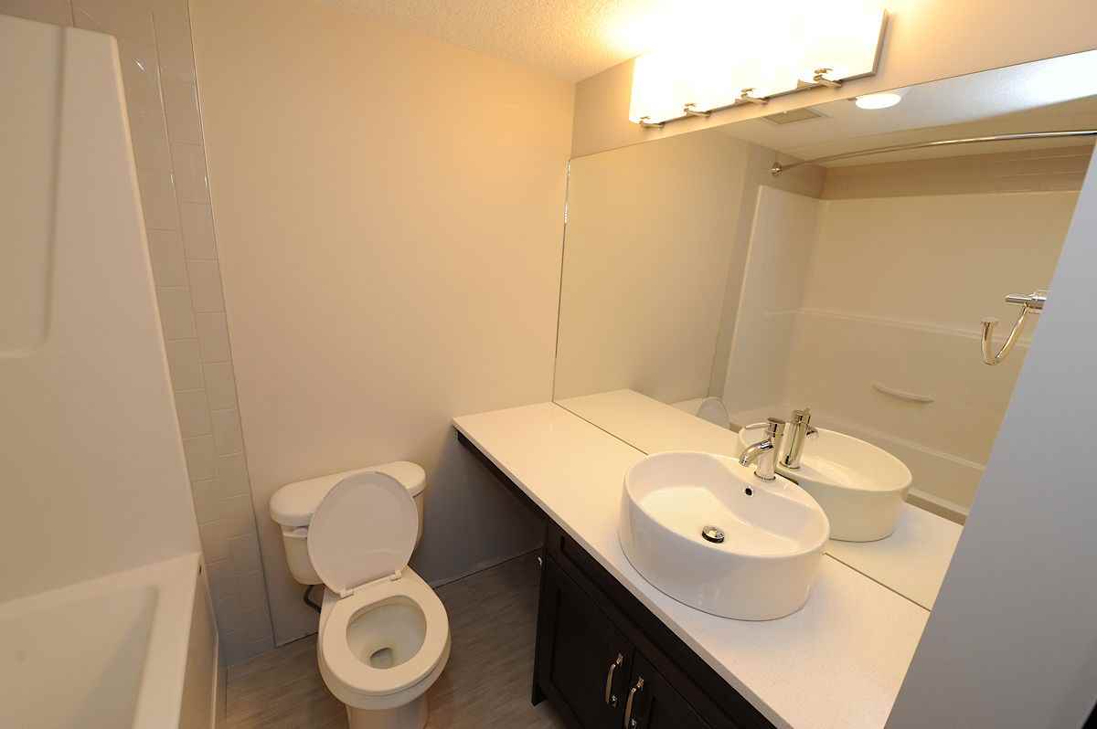 1640 12 Ave Sw - Photo 4 of 12