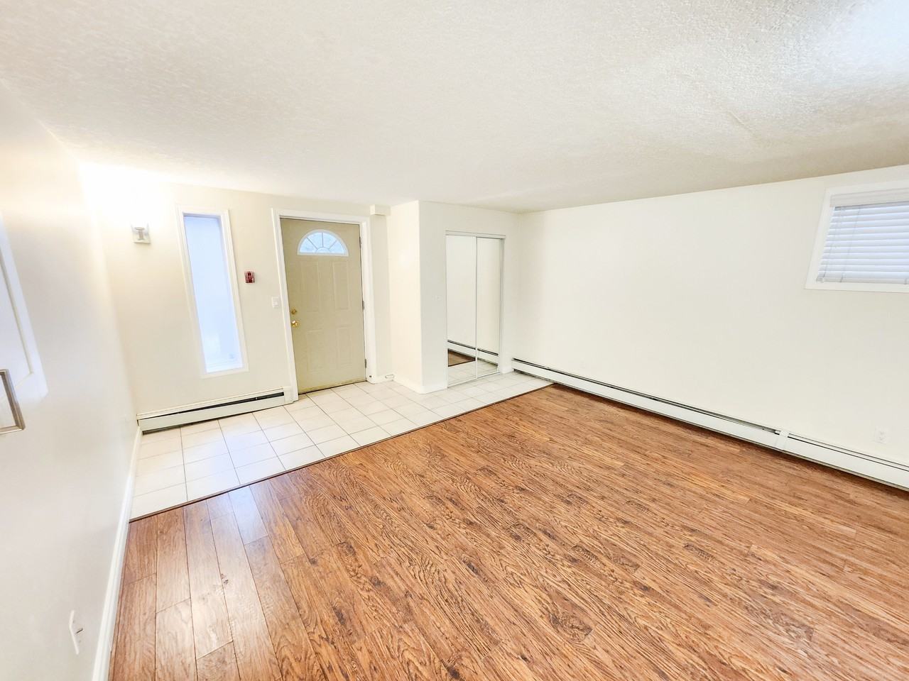 2424 14 Street SW - Photo 2 of 40
