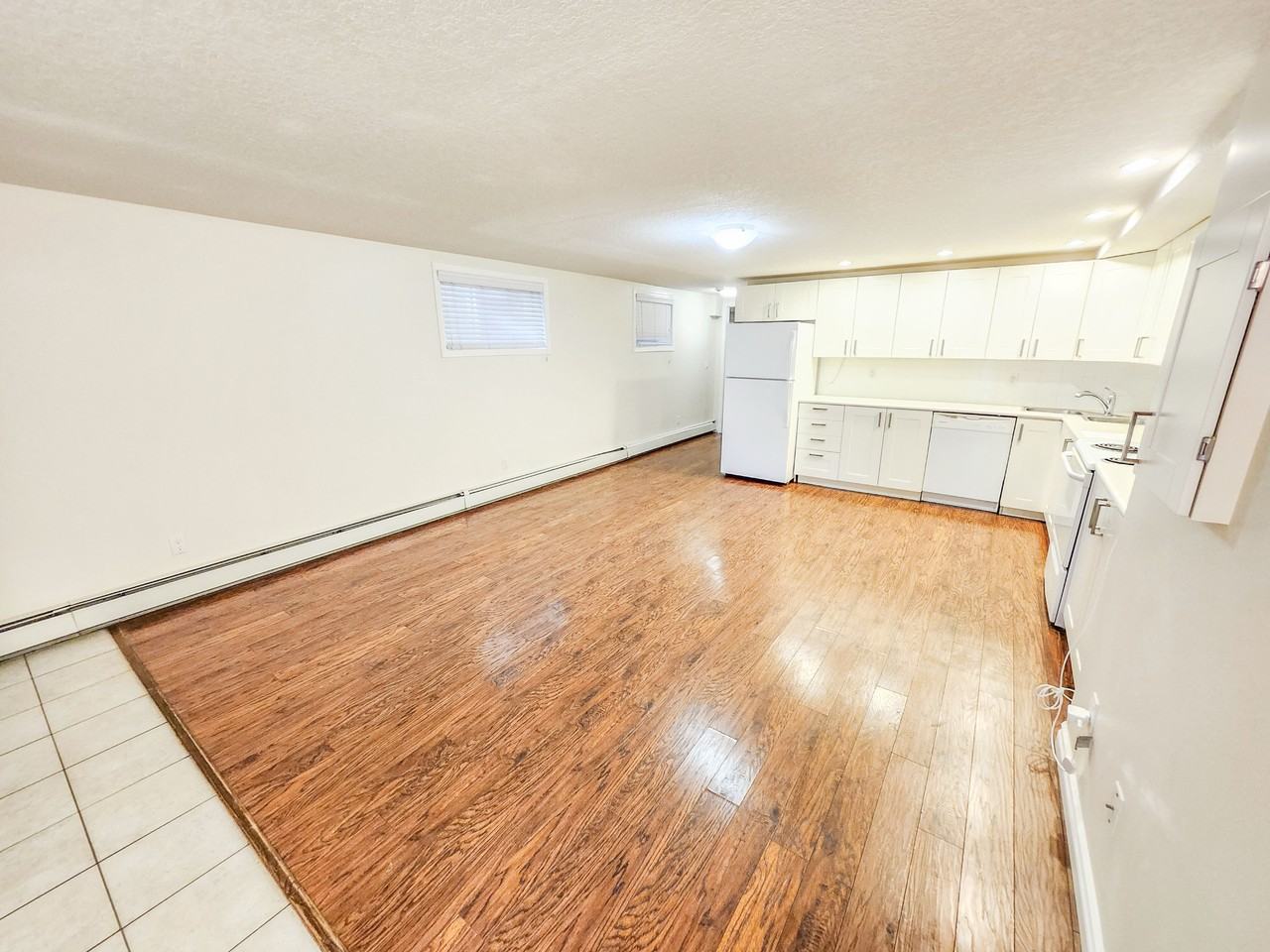 2424 14 Street SW - Photo 5 of 40