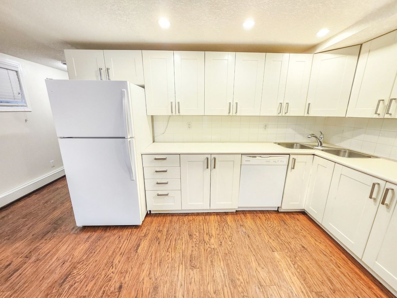 2424 14 Street SW - Photo 6 of 40