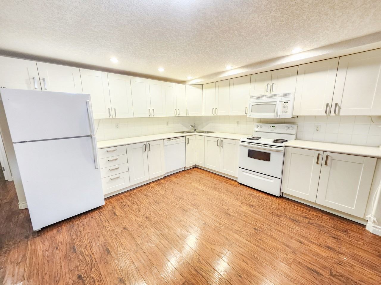 2424 14 Street SW - Photo 7 of 40