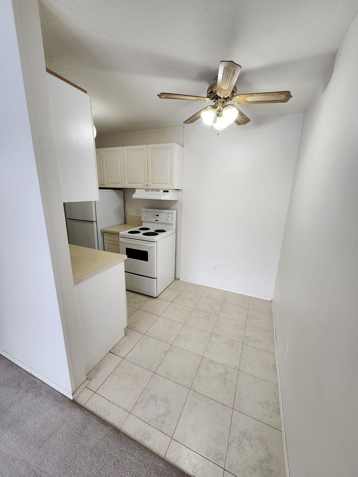 7627 4a Street SW - Photo 5 of 28