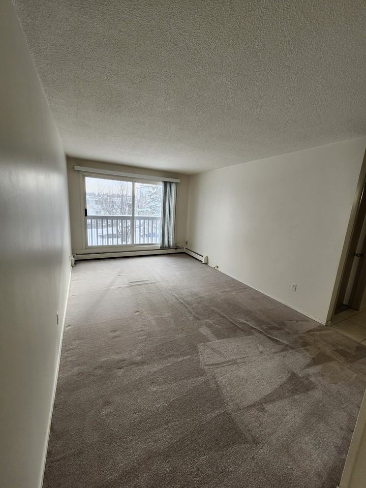 7627 4a Street SW - Photo 6 of 28