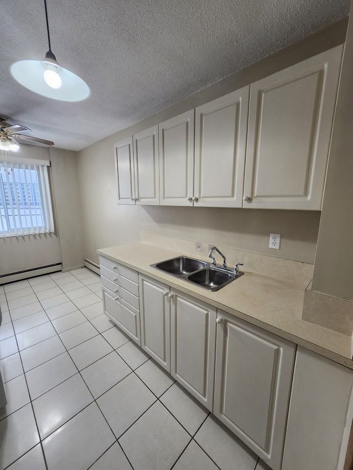 7627 4a St Sw - Photo 5 of 18