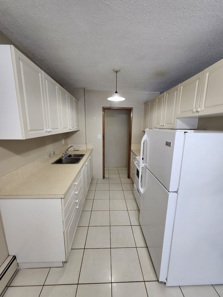 7627 4a St Sw - Photo 6 of 18