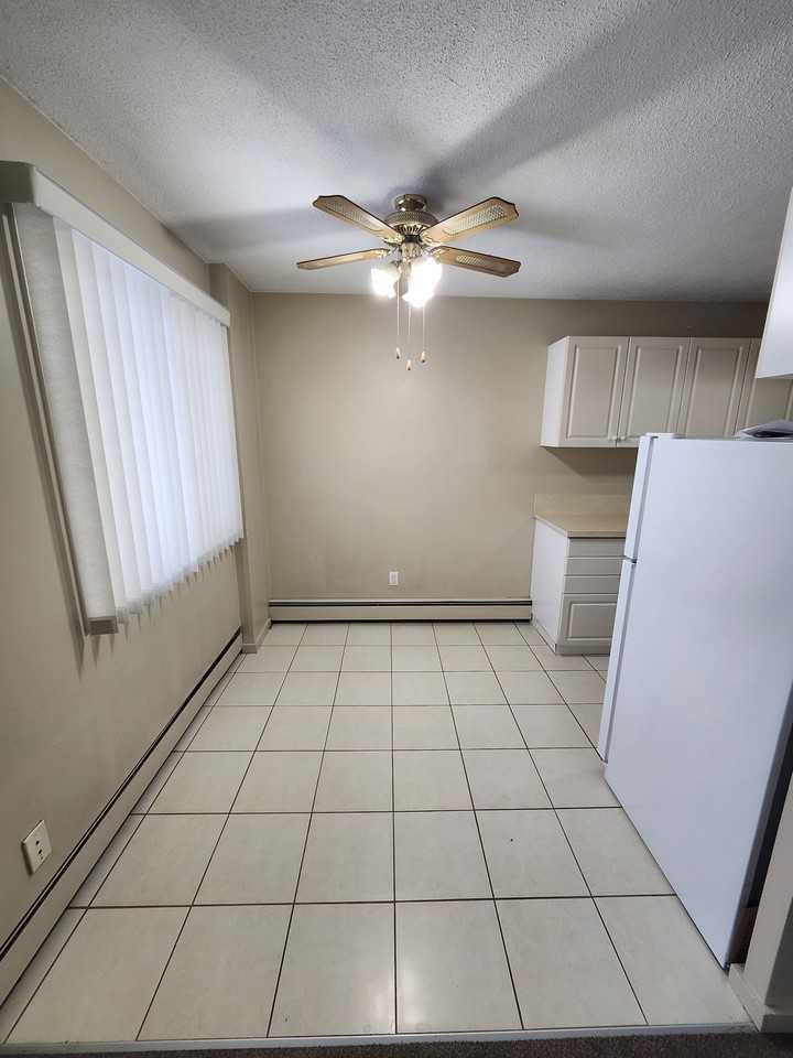 7627 4a St Sw - Photo 7 of 18
