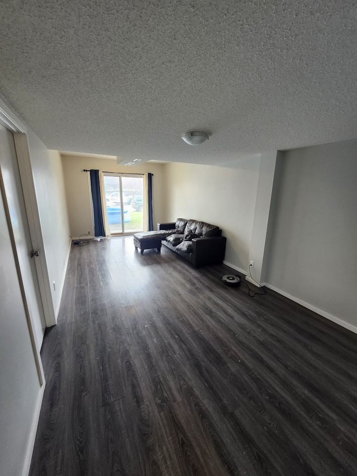1317 37 Street SE - Photo 2 of 6