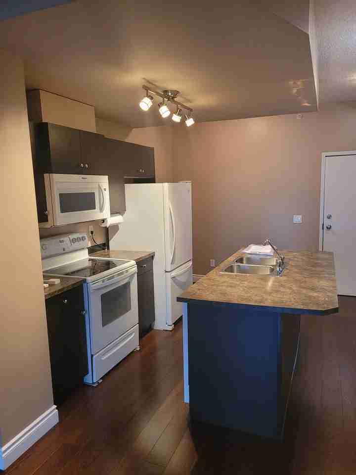 73 Erin Woods Court SE - Photo 2 of 8