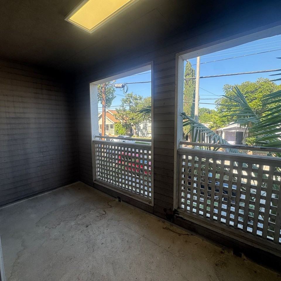 1355 Loma Ave #205 - Photo 7 of 23