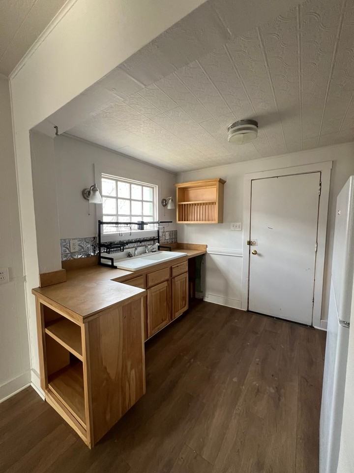1400 Madison Ave - Photo 7 of 11