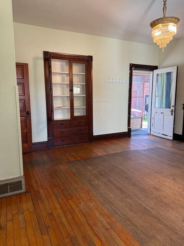 822 N High St - Photo 5 of 23