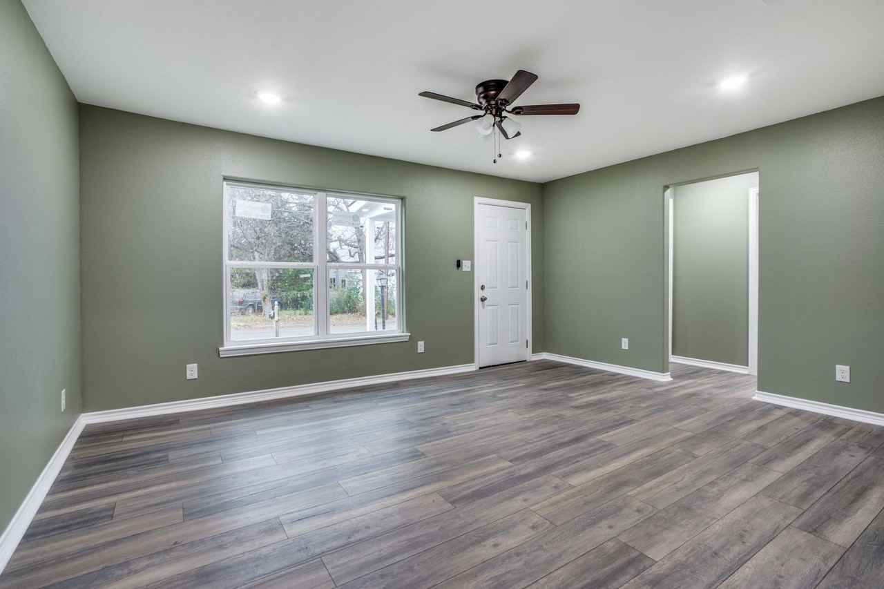 420 S Gribble St - Photo 2 of 16
