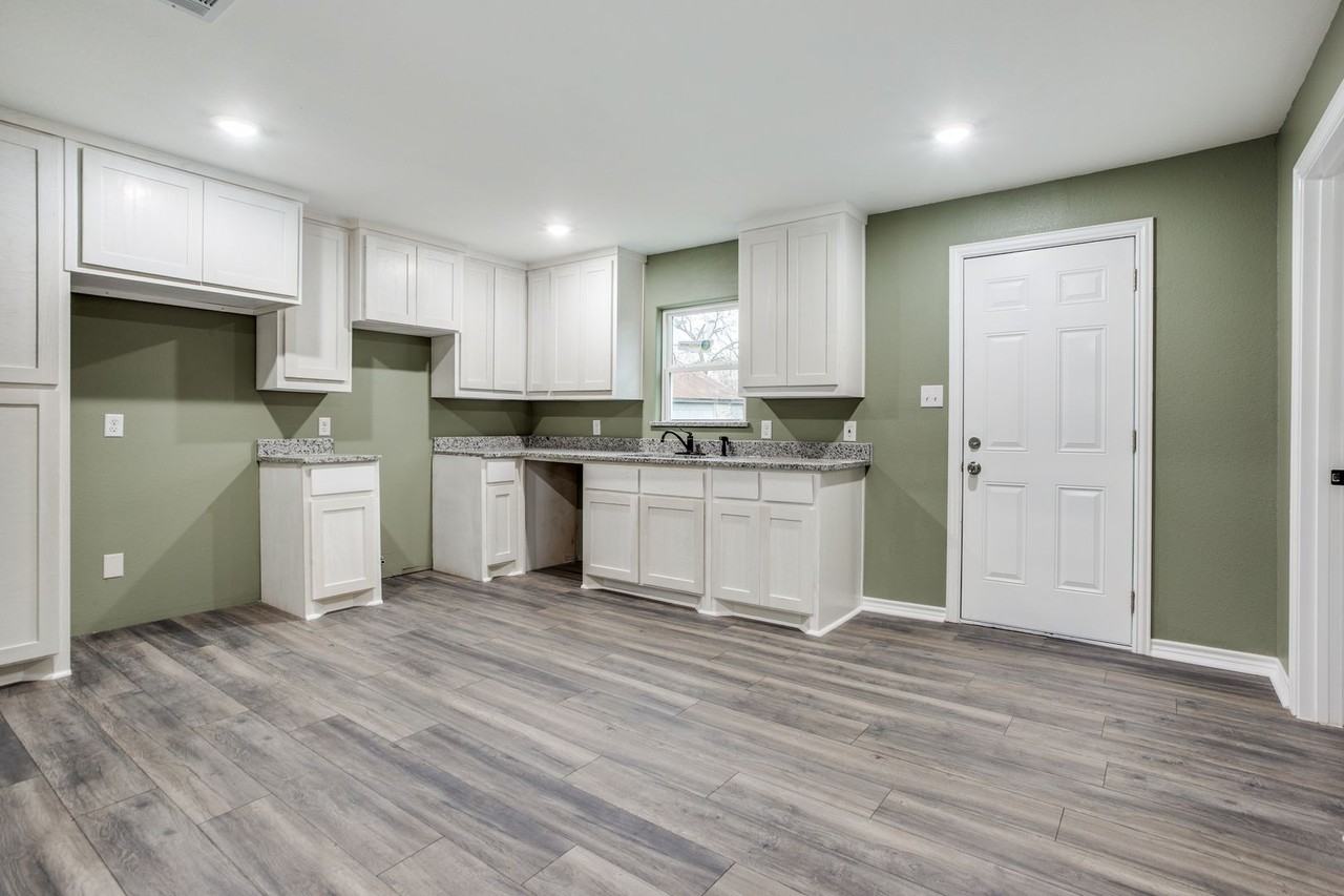 420 S Gribble St - Photo 5 of 16