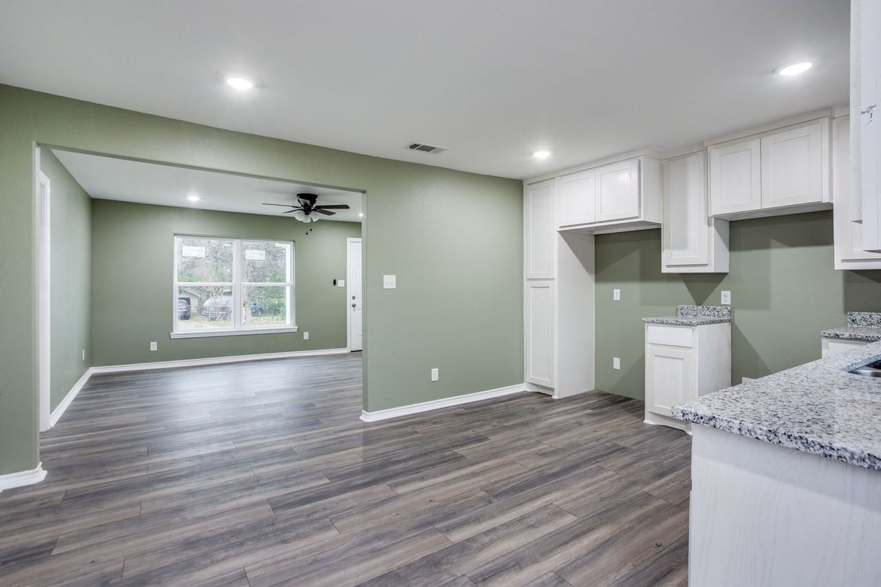 420 S Gribble St - Photo 6 of 16