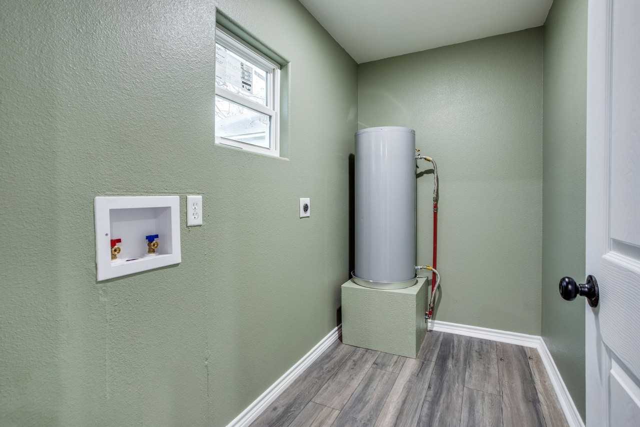 420 S Gribble St - Photo 7 of 16
