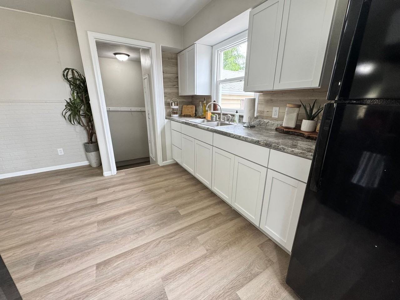 4351 Texas St - Photo 4 of 27