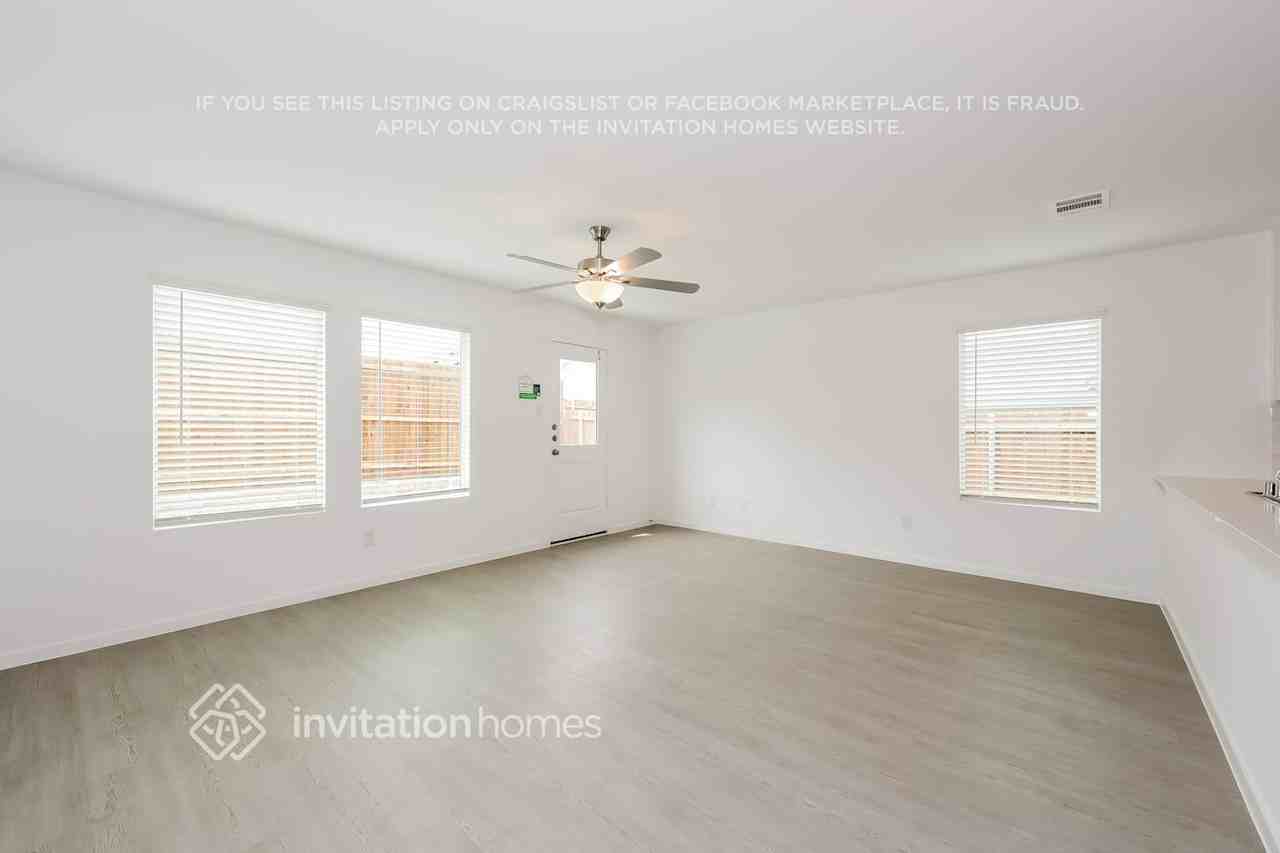 2742 Bronte Blvd - Photo 3 of 22