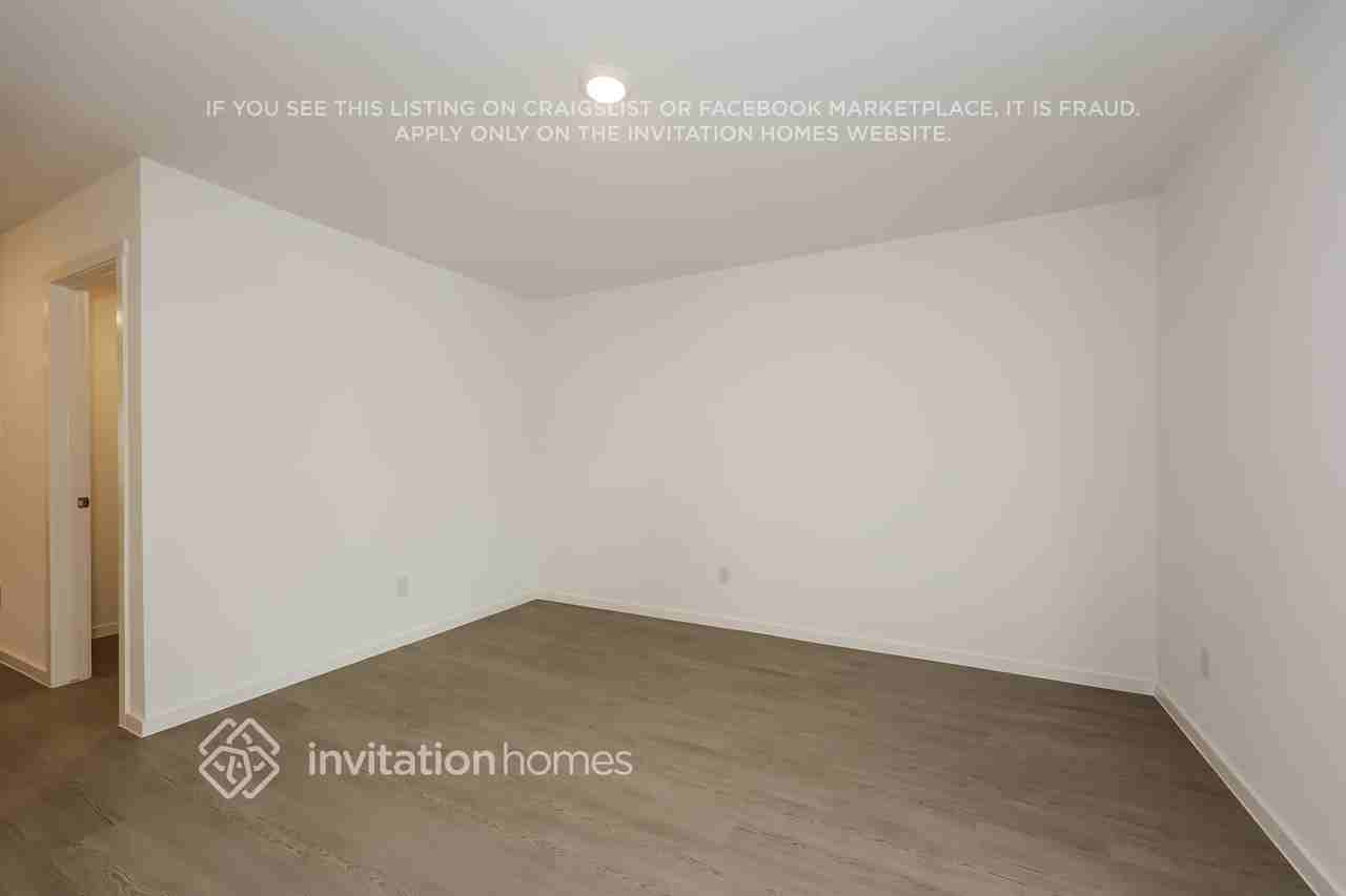 2742 Bronte Blvd - Photo 5 of 22