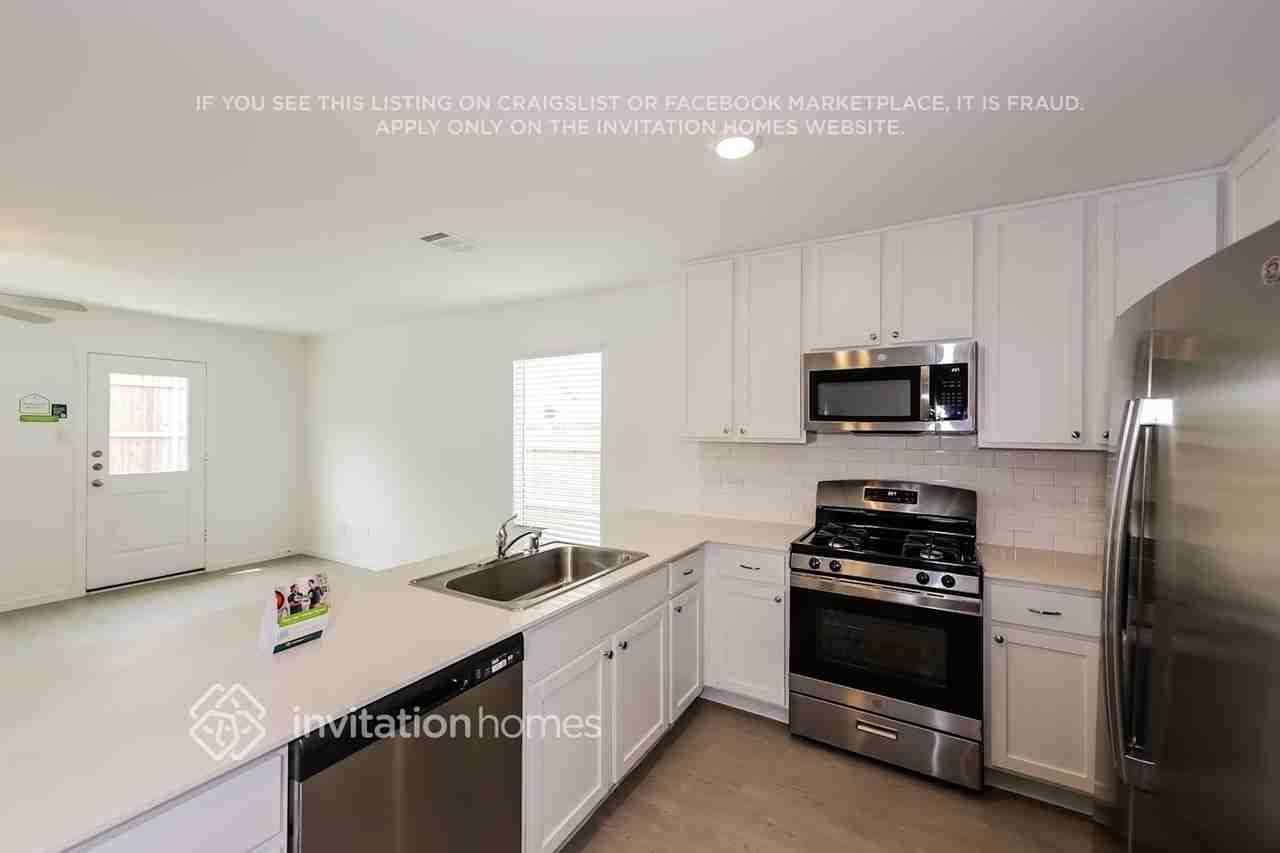 2742 Bronte Blvd - Photo 7 of 22