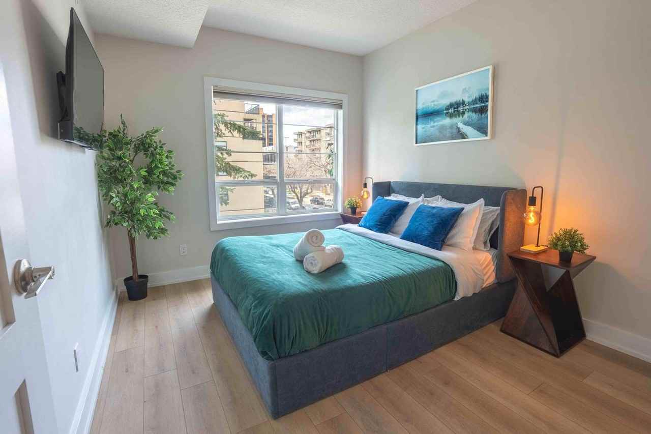 1235 13 Ave Sw #1303229P - Photo 7 of 19