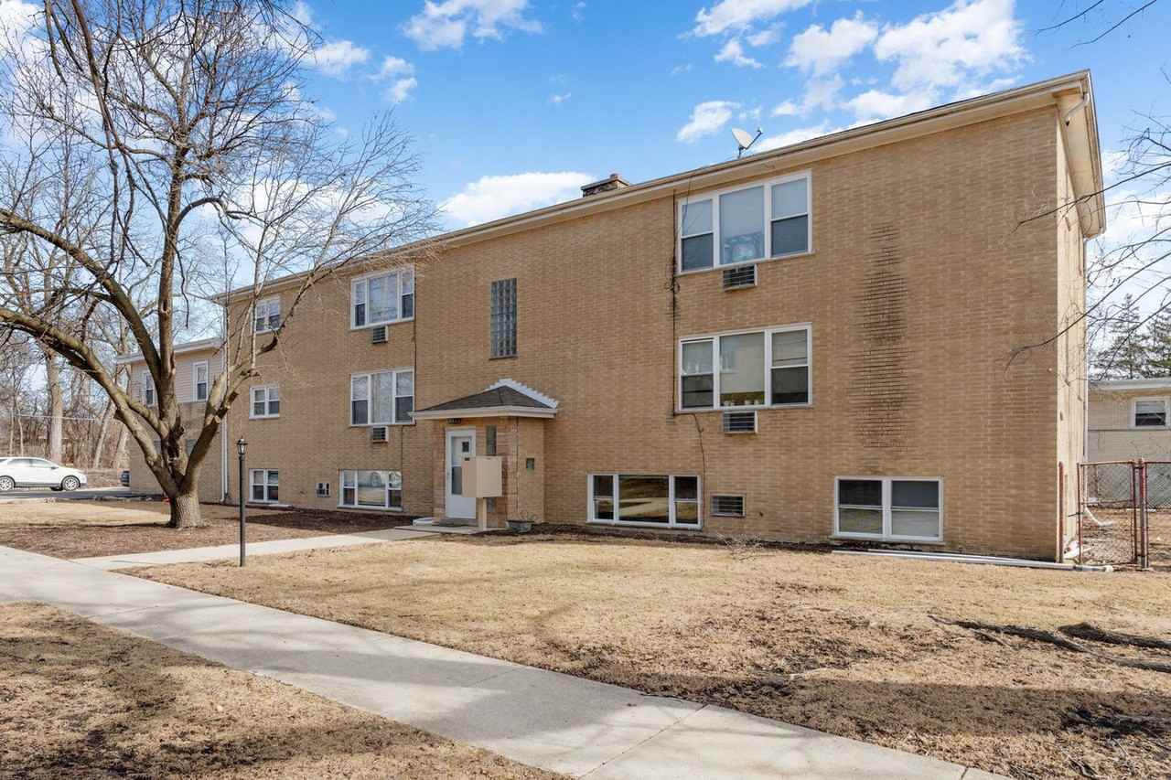 1016 E Division St #1530436P - Photo 3 of 5