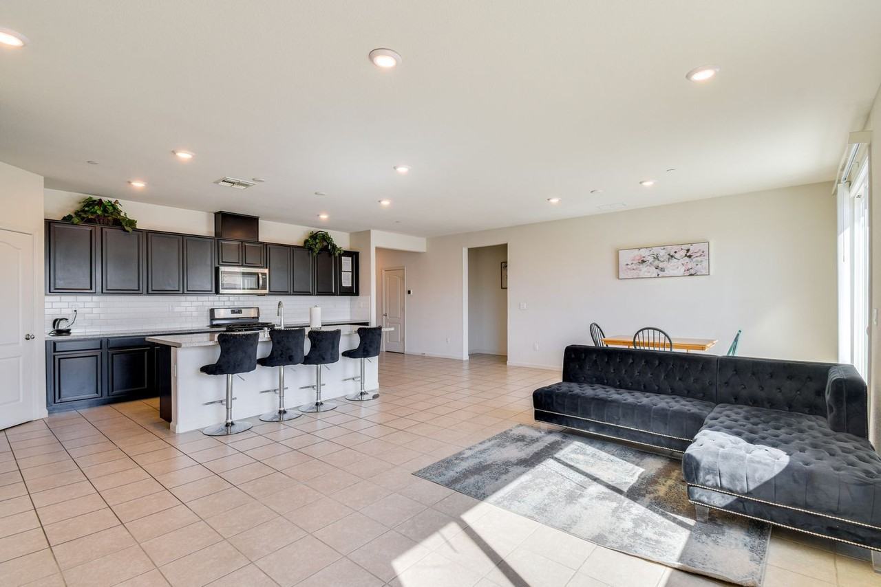 1442 Copperfield Ave #1546322P - Photo 4 of 18
