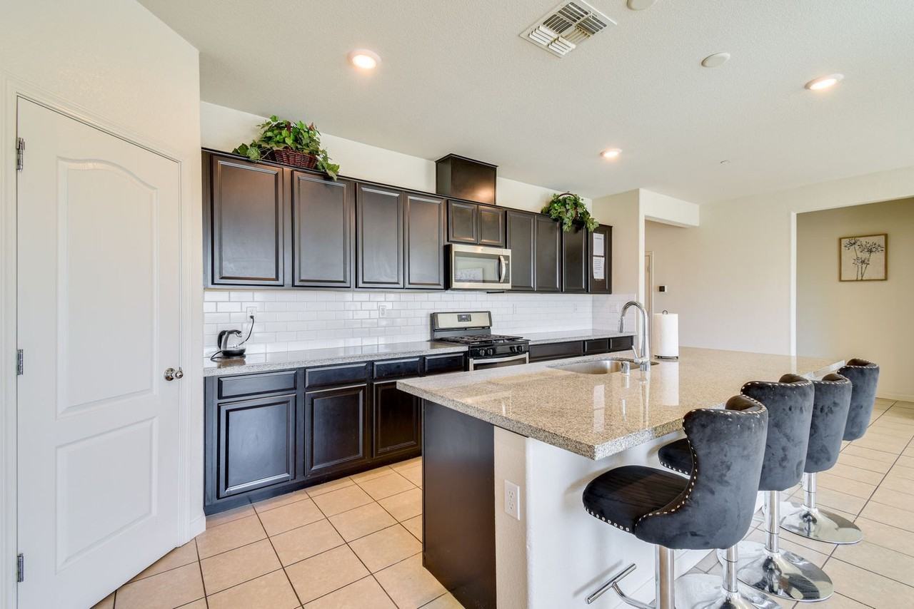 1442 Copperfield Ave #1546322P - Photo 6 of 18