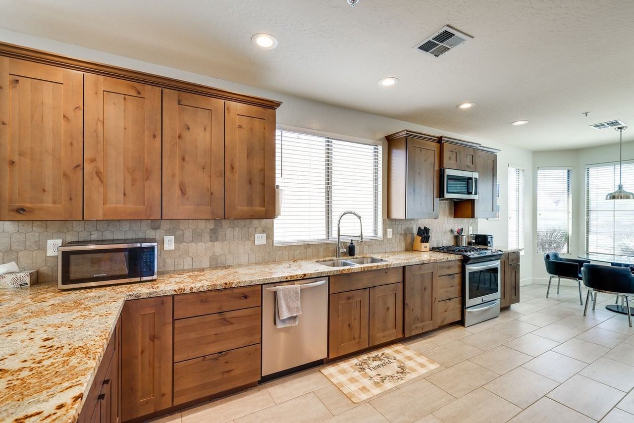 7316 E Whispering Wind Dr #1546348P - Photo 5 of 21