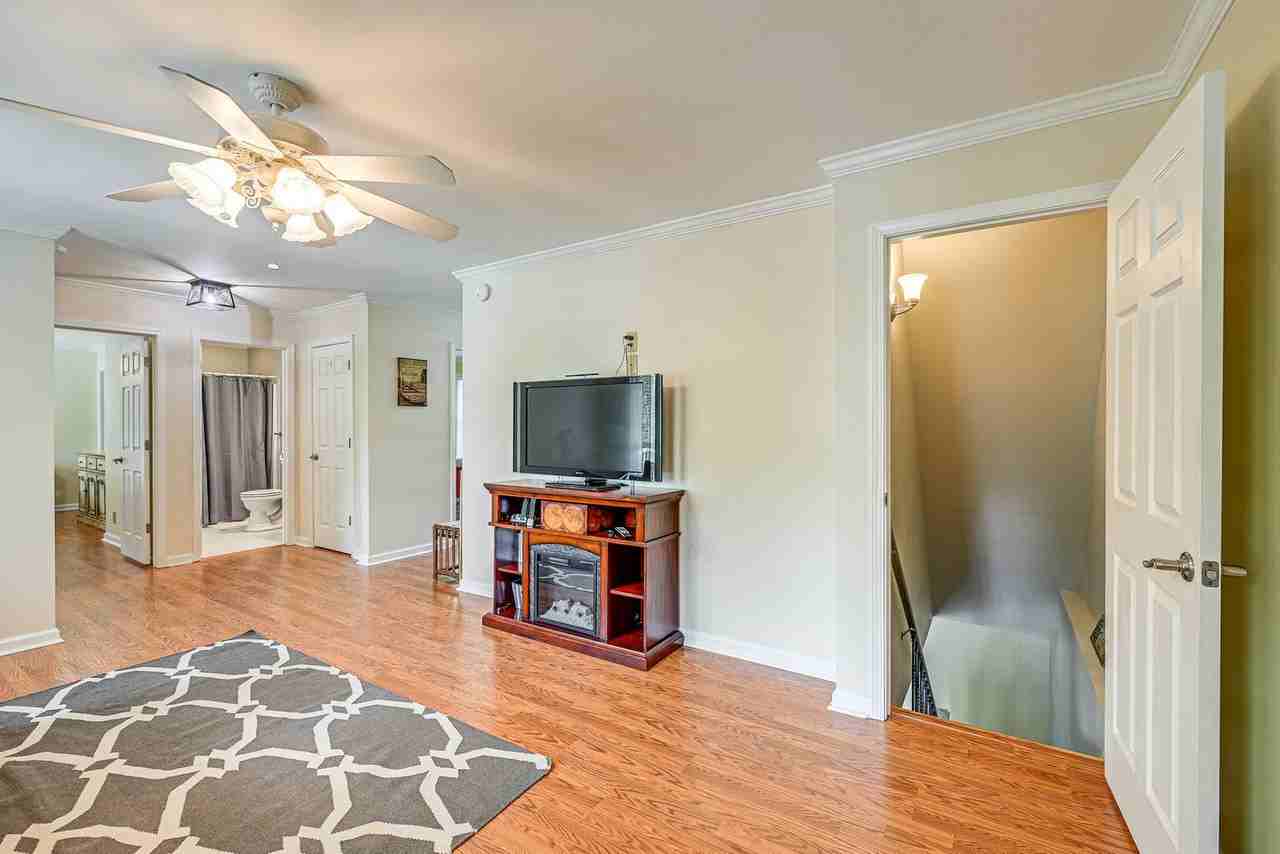 4984 Webster Rd #1546111P - Photo 4 of 29