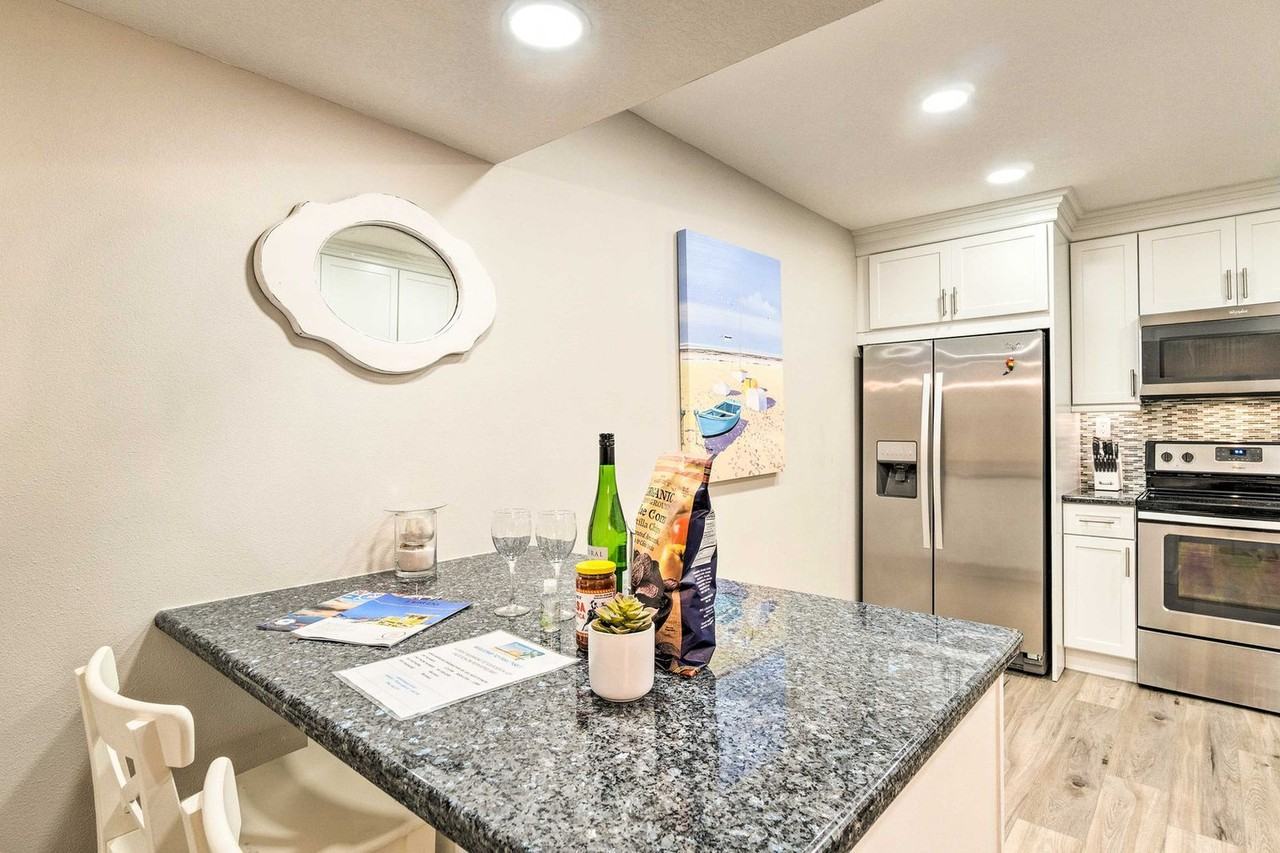 1037 W Peppertree Dr #1546456P - Photo 4 of 25