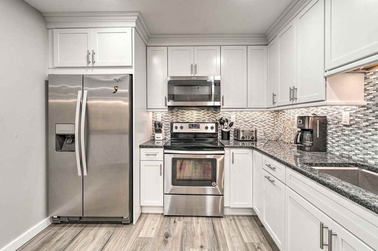 1037 W Peppertree Dr #1546456P - Photo 5 of 25