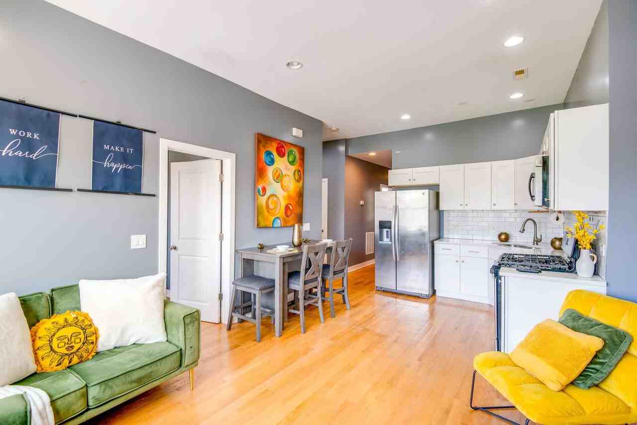 4241 S Langley Ave #1545825P - Photo 2 of 24