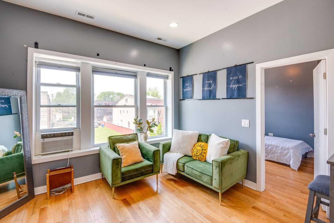 4241 S Langley Ave #1545825P - Photo 4 of 24